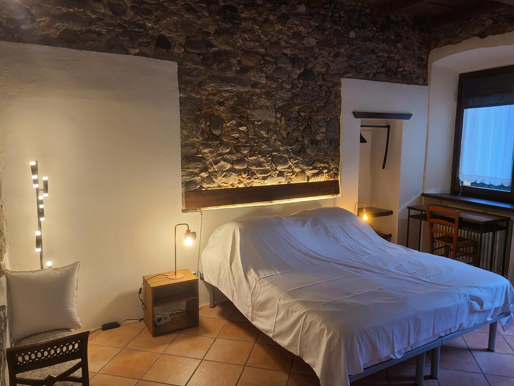 Robin'S Nest Hotel Paruzzaro Phòng bức ảnh