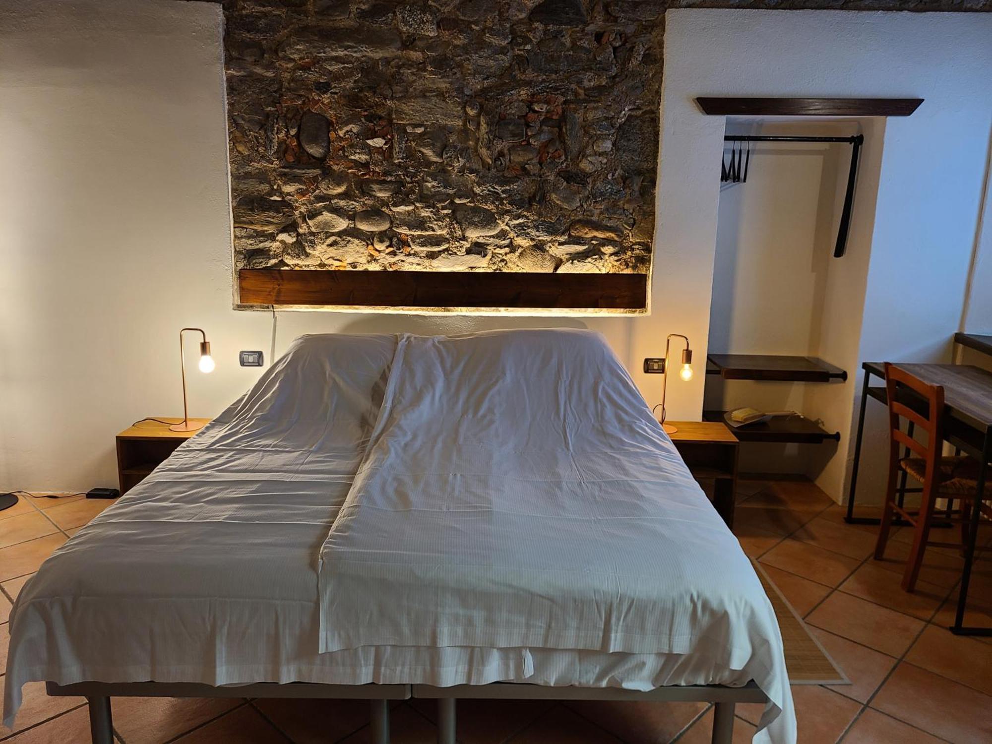 Robin'S Nest Hotel Paruzzaro Phòng bức ảnh