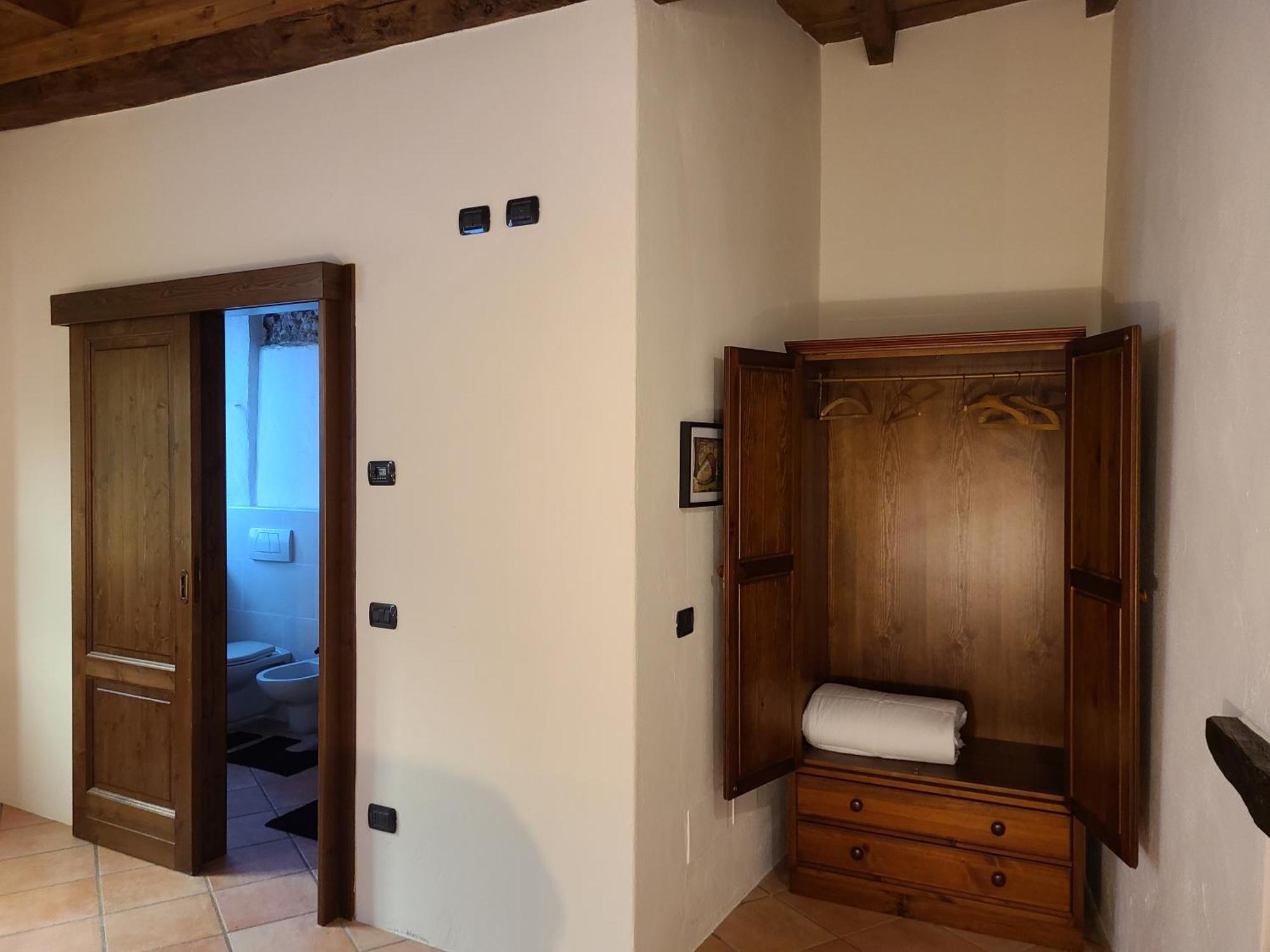Robin'S Nest Hotel Paruzzaro Phòng bức ảnh