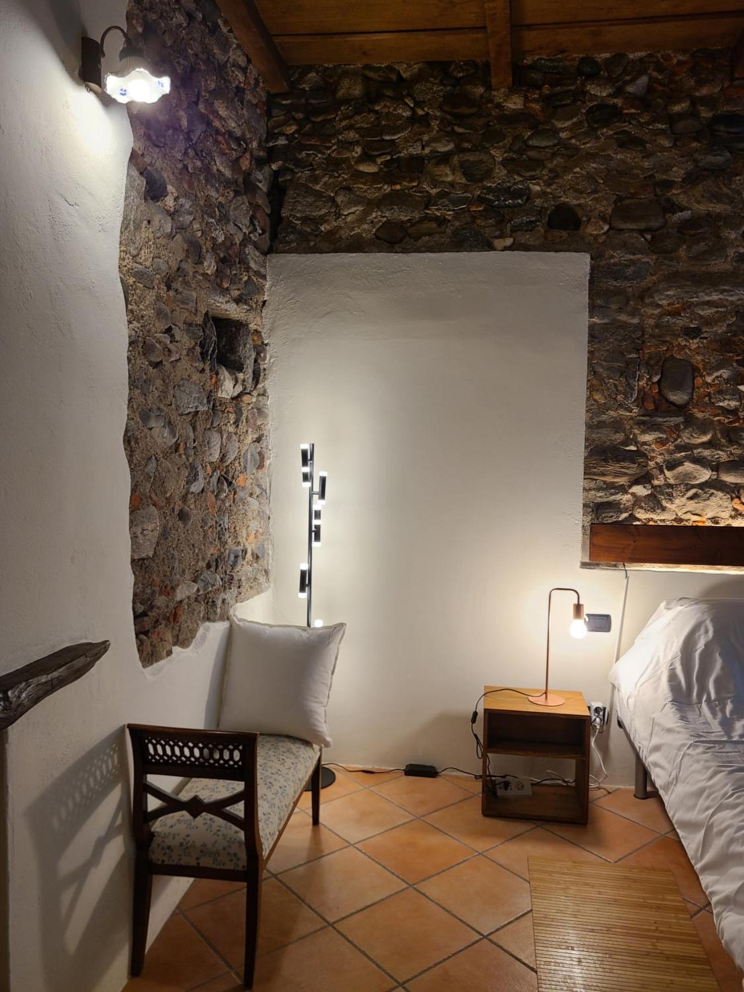 Robin'S Nest Hotel Paruzzaro Phòng bức ảnh