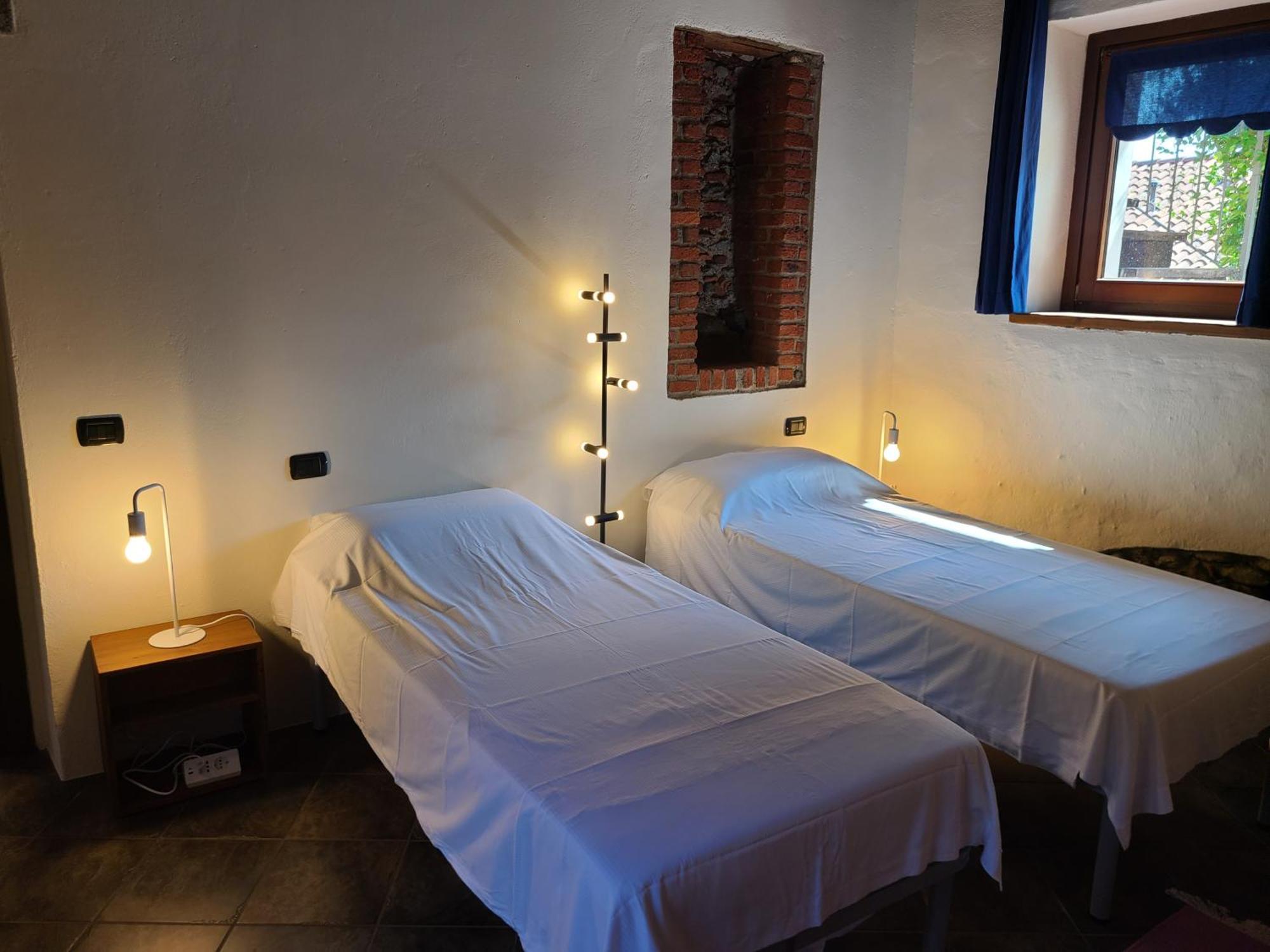 Robin'S Nest Hotel Paruzzaro Phòng bức ảnh