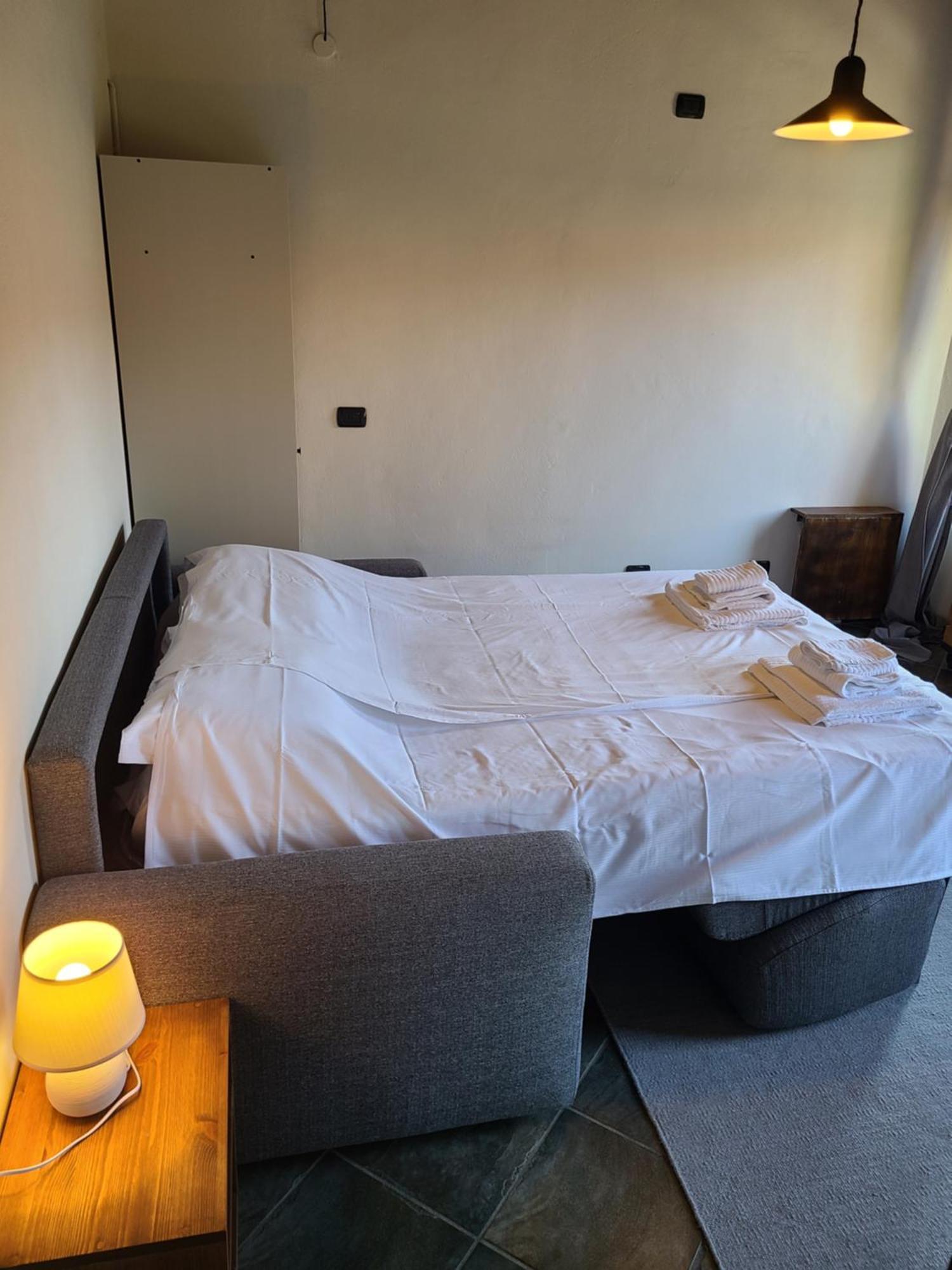 Robin'S Nest Hotel Paruzzaro Phòng bức ảnh